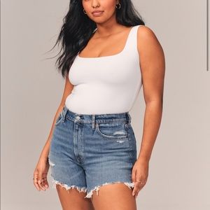 Abercrombie High Rise 4” Mom Shorts